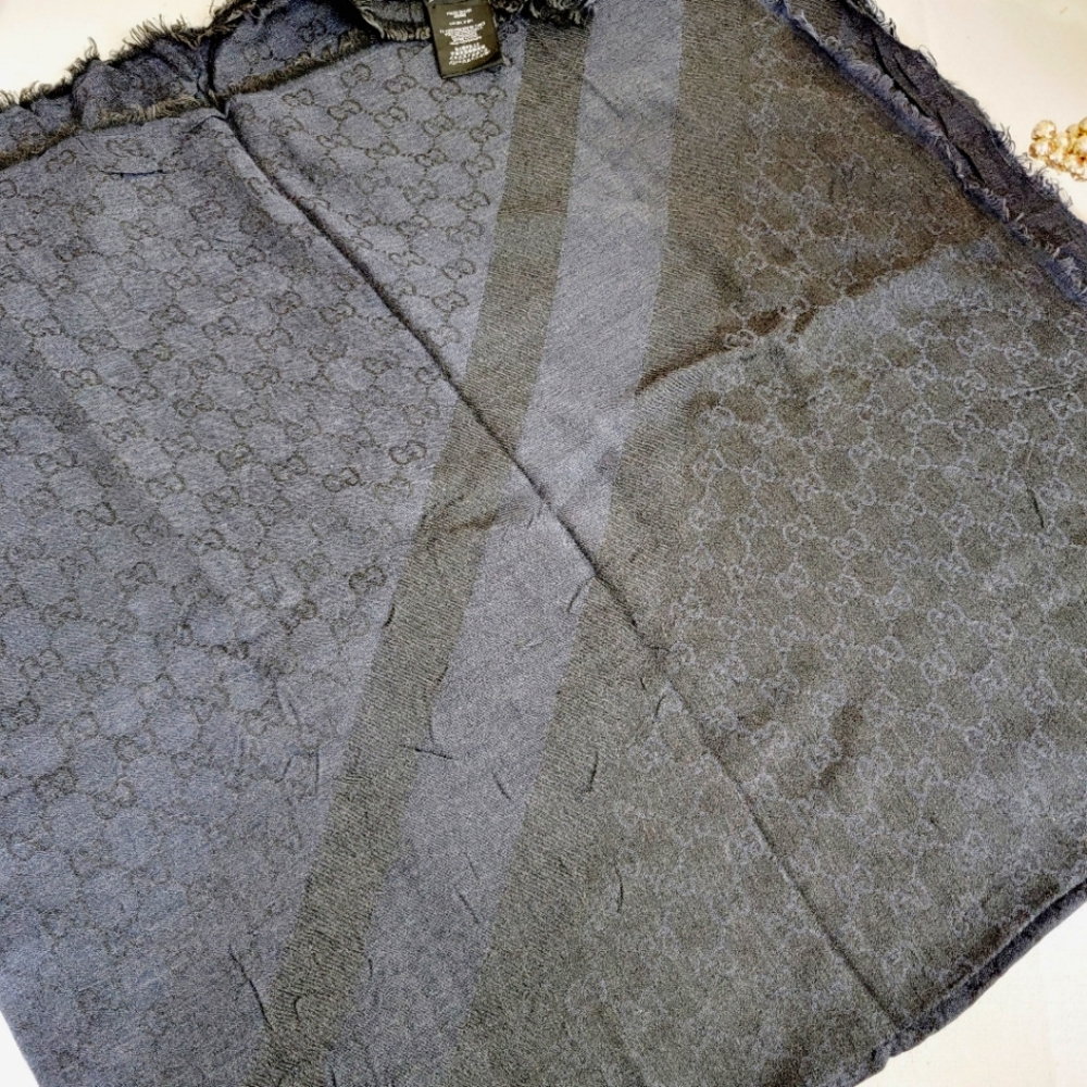 Gucci neck wrap